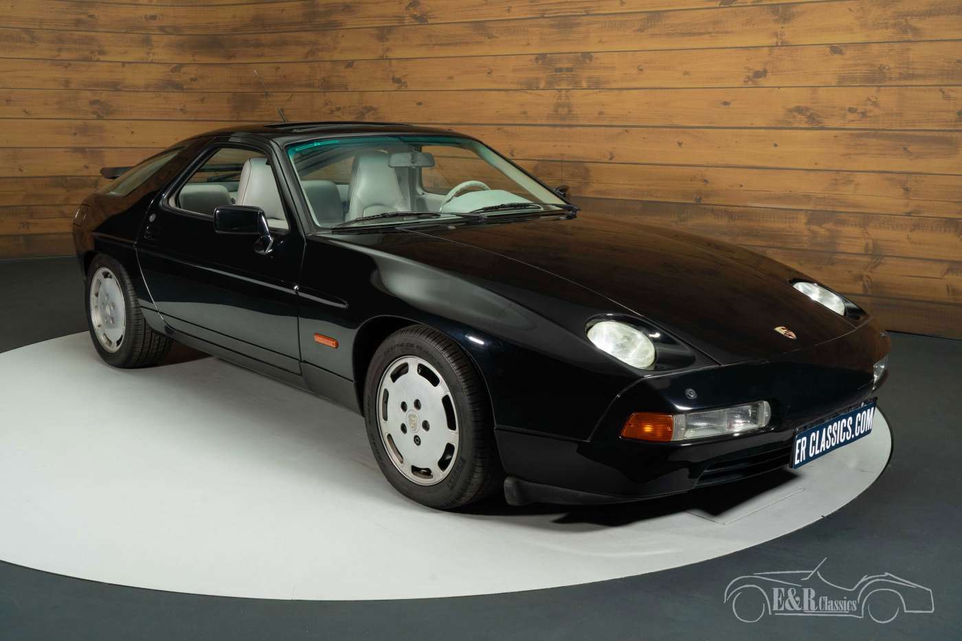 Porsche 928