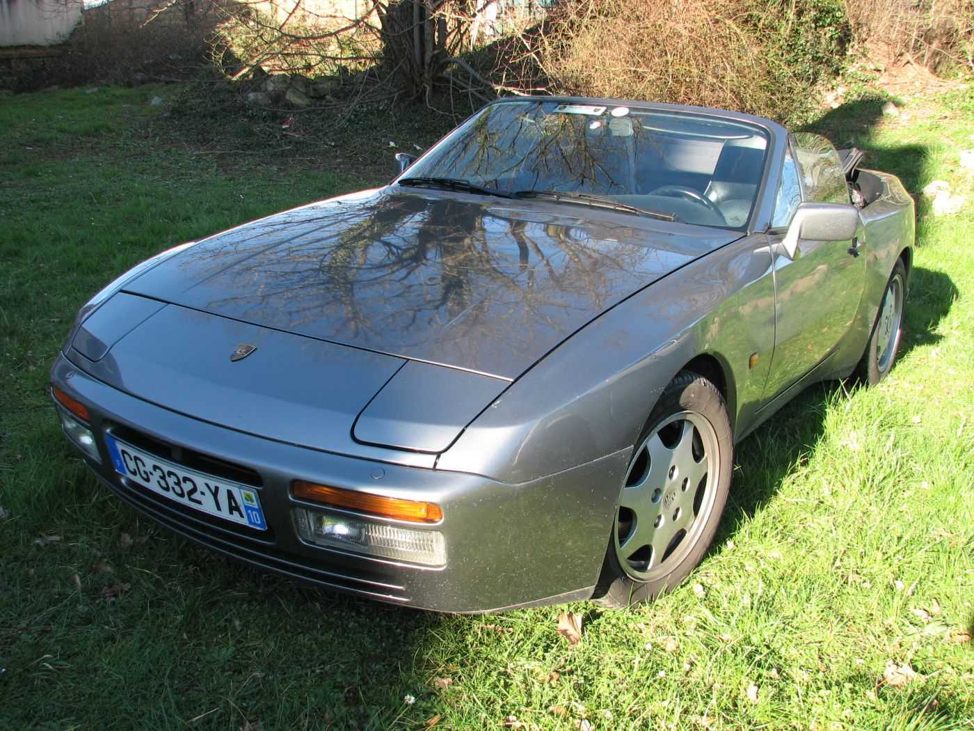 Porsche 944