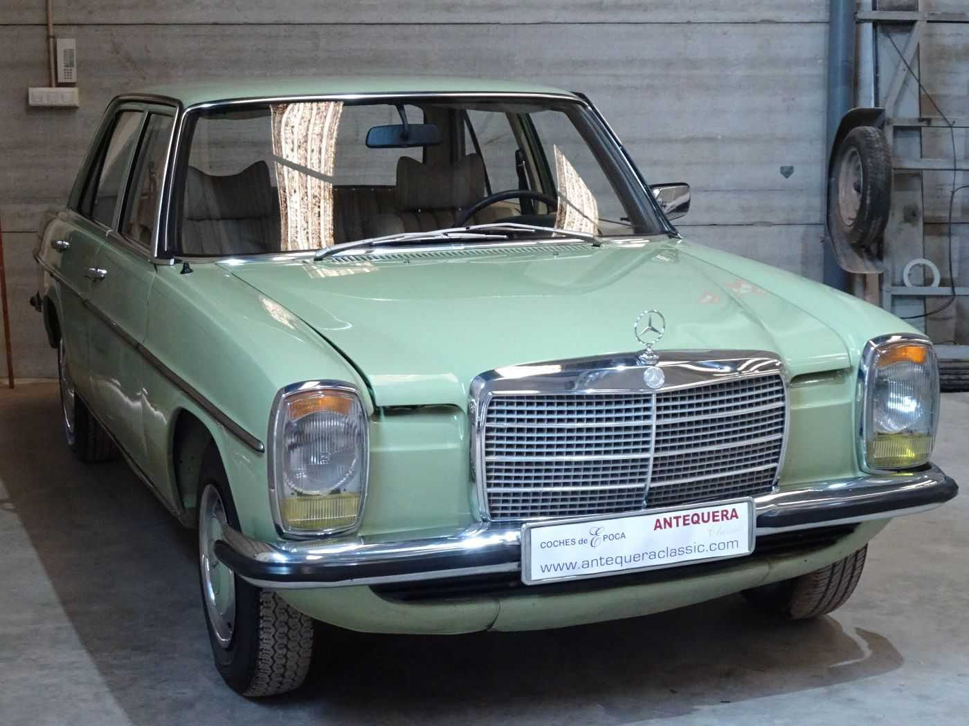 Mercedes-Benz 230