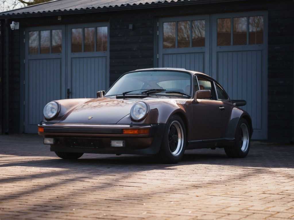 Porsche 930