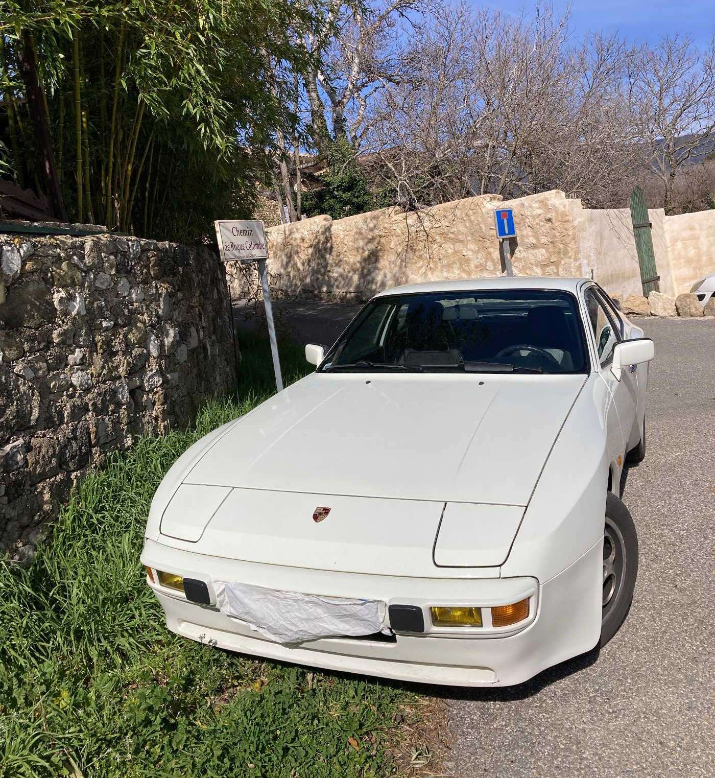 Porsche 944