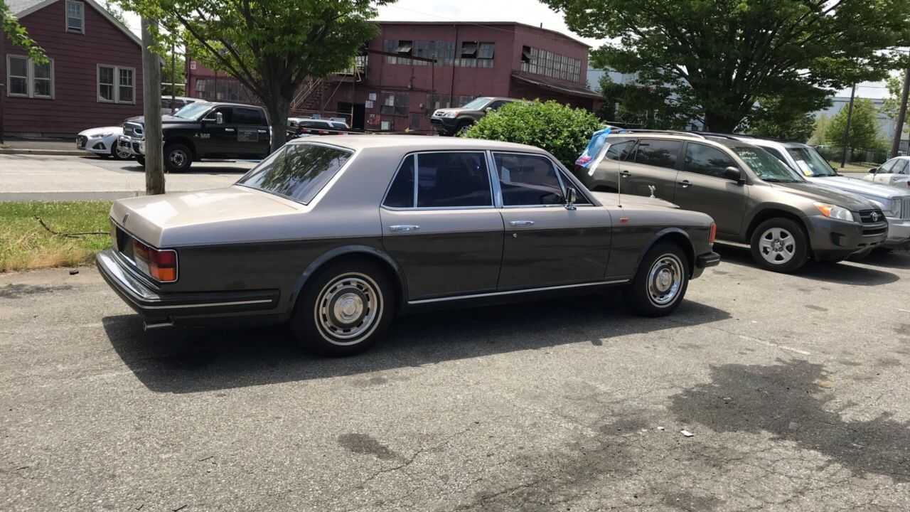 Rolls-Royce Silver Spirit