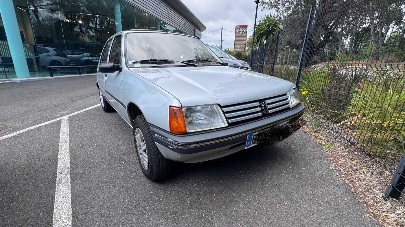 Peugeot 205