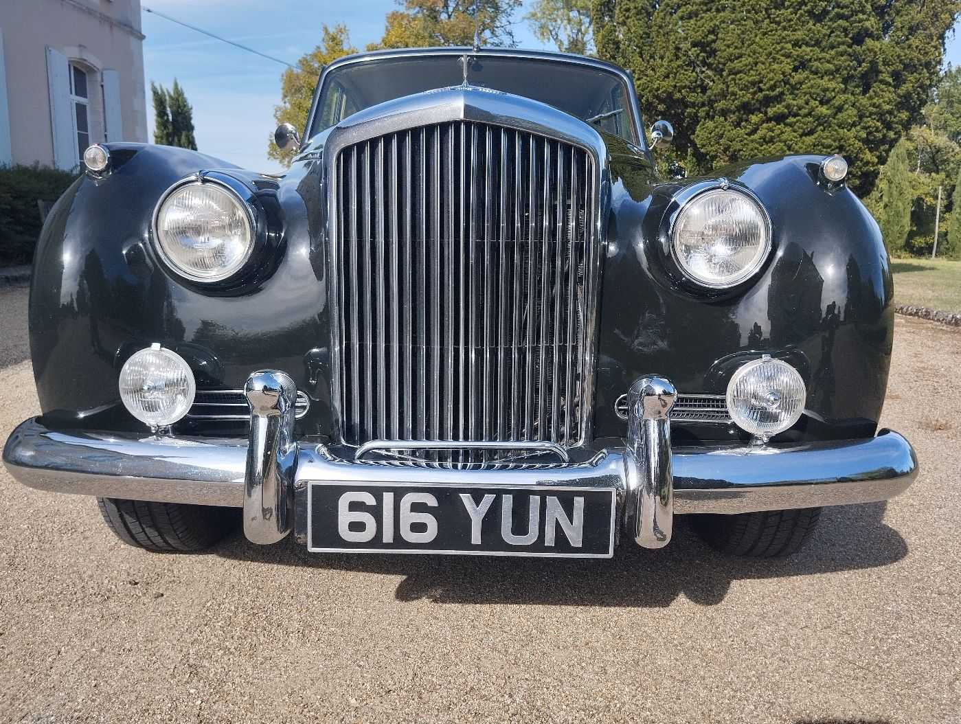 Bentley S2