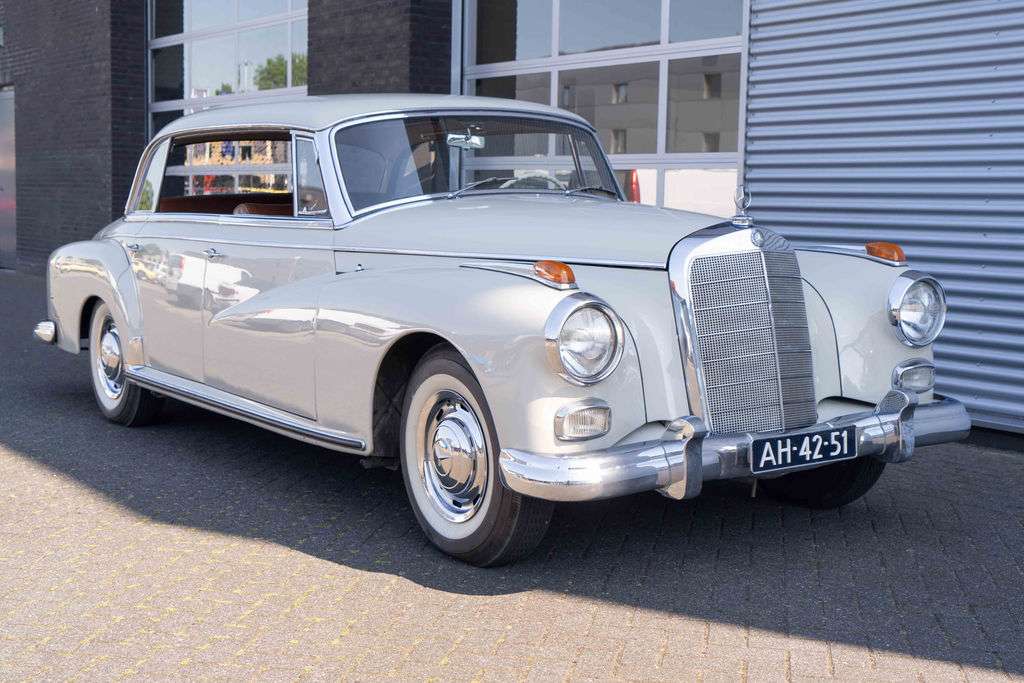 Mercedes-Benz 300