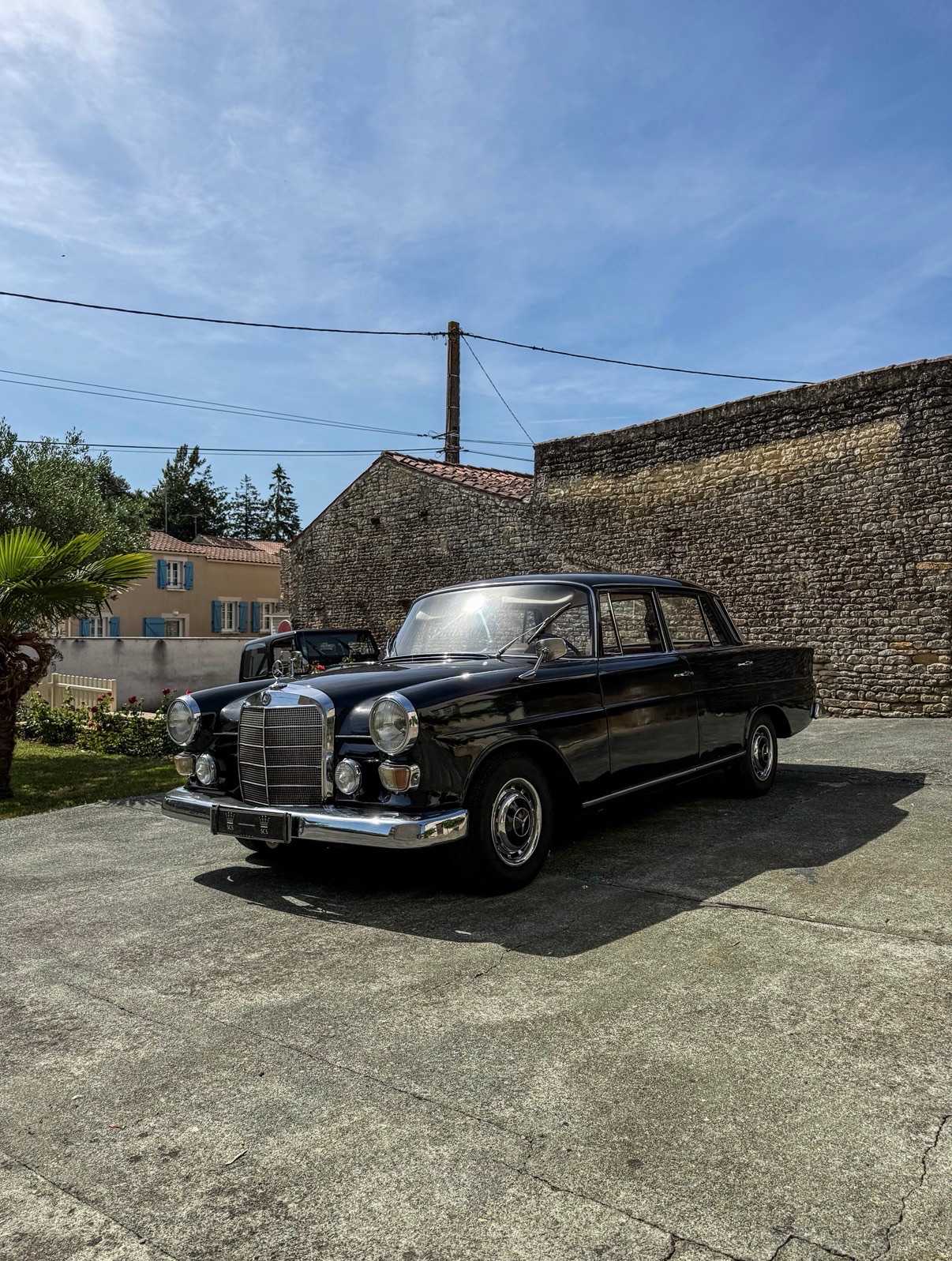 Mercedes-Benz 230