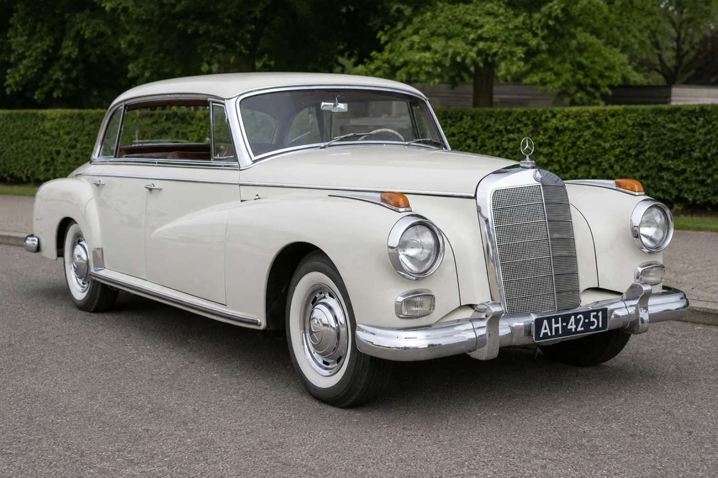 Mercedes-Benz 300