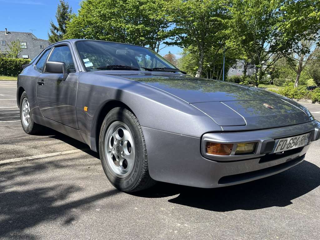 Porsche 944