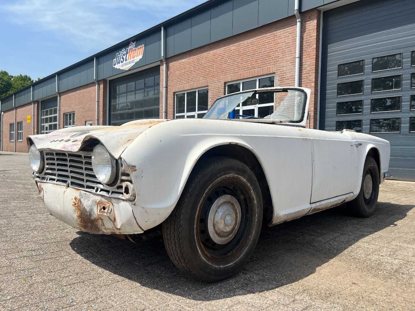 Triumph TR4