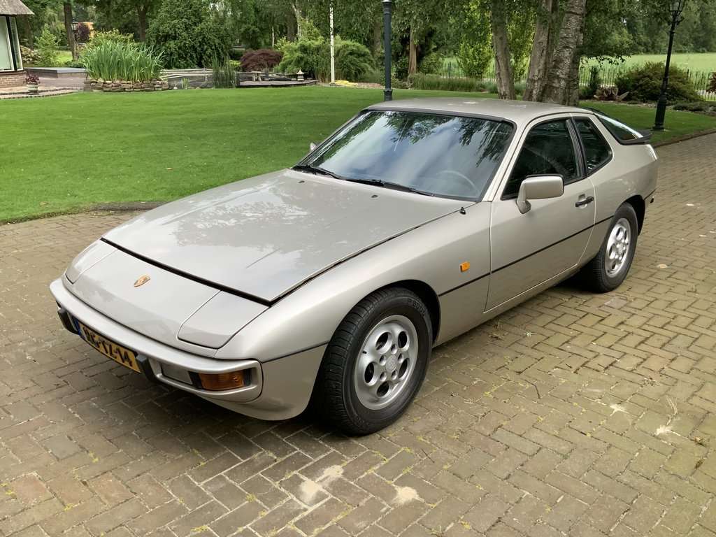 Porsche 924