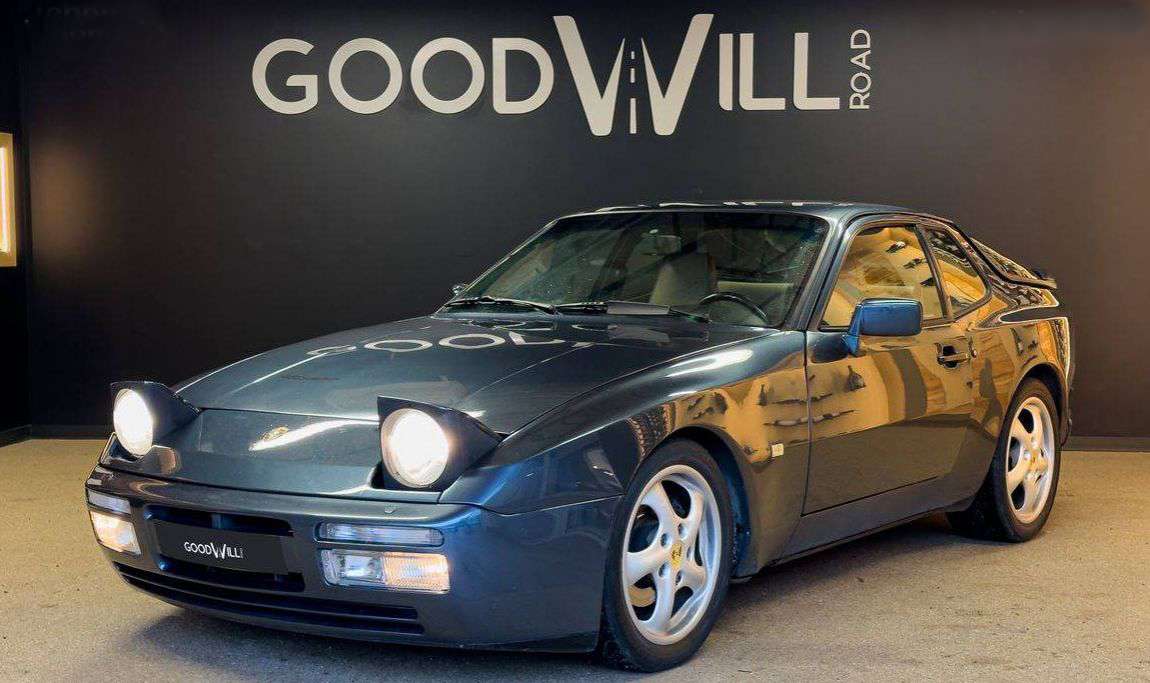 Porsche 944