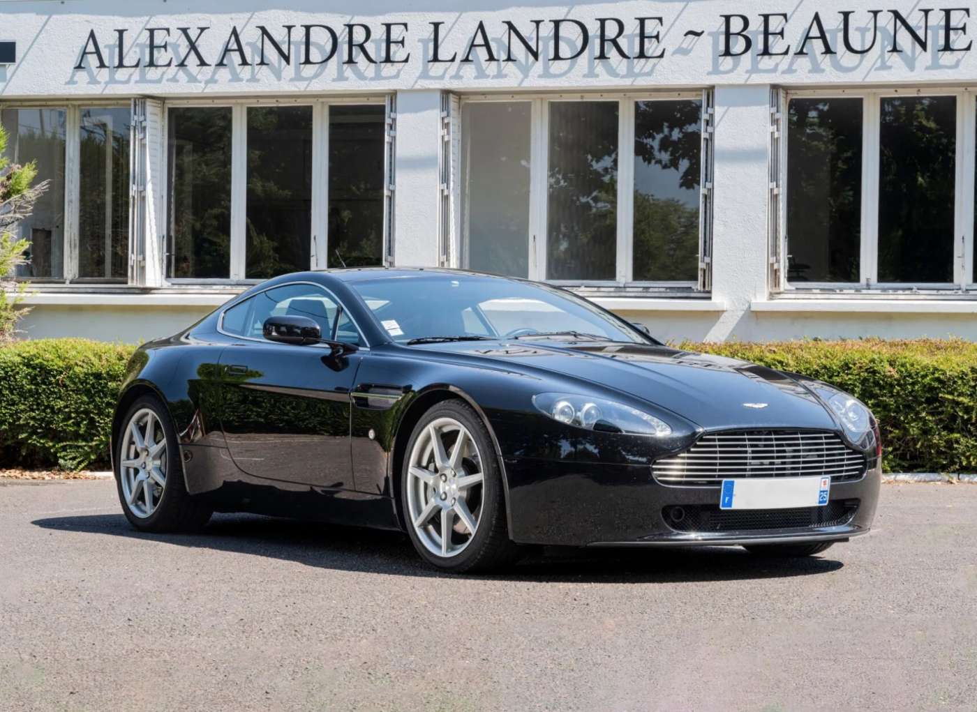 Aston Martin V8