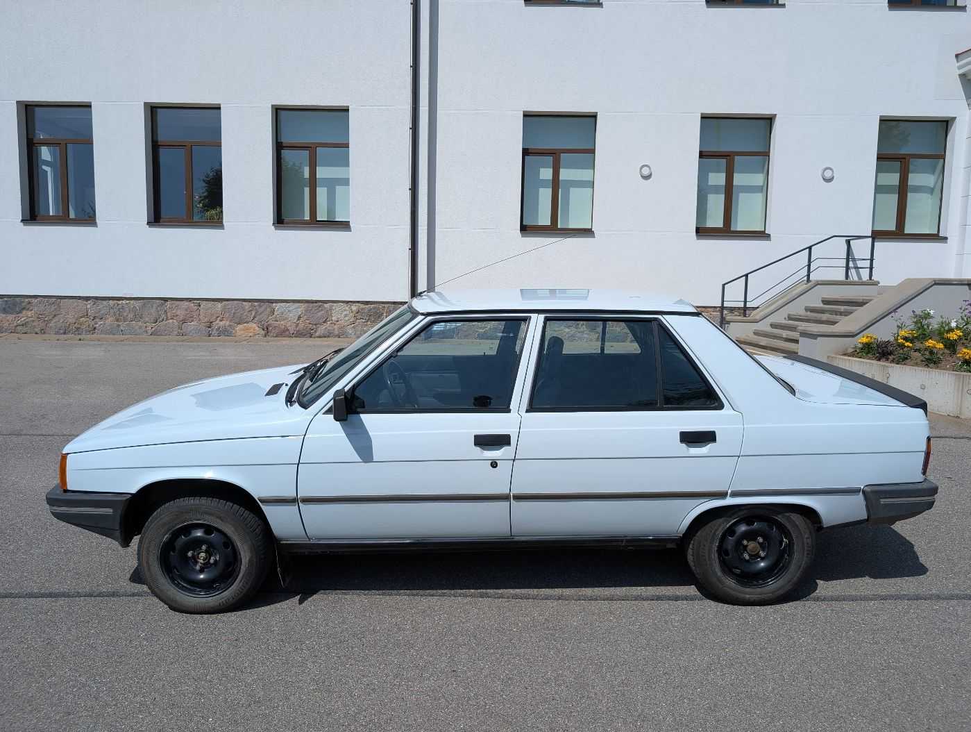 Renault 9