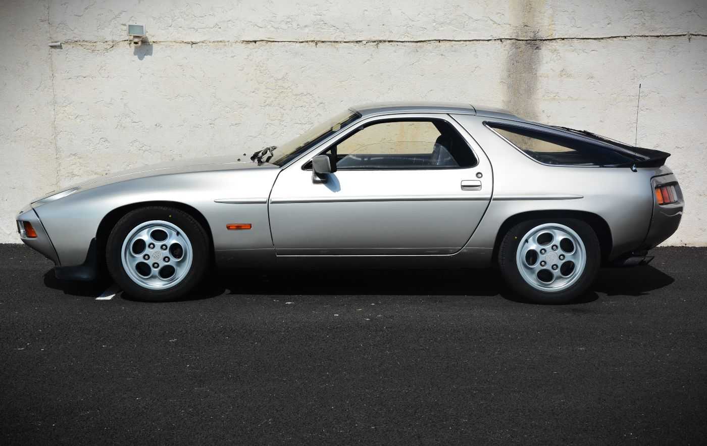 Porsche 928