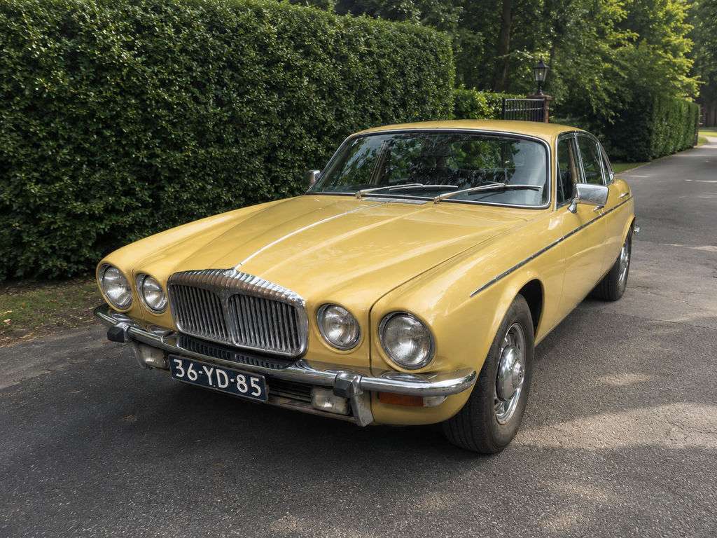 Daimler Double Six