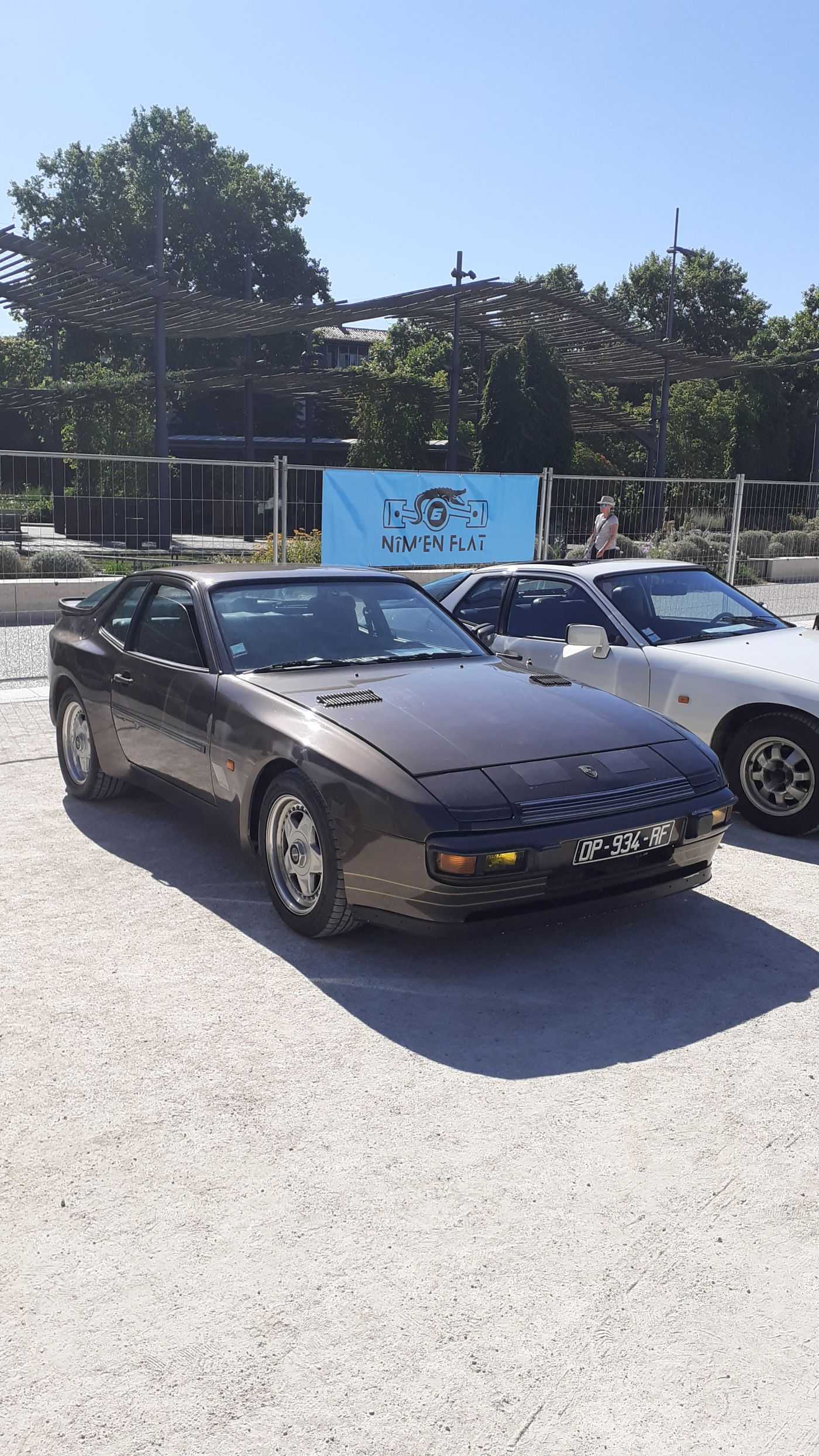 Porsche 944