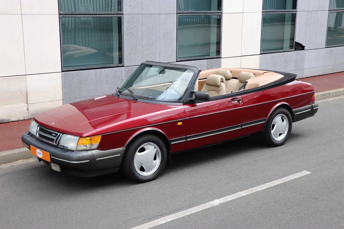 Saab 900
