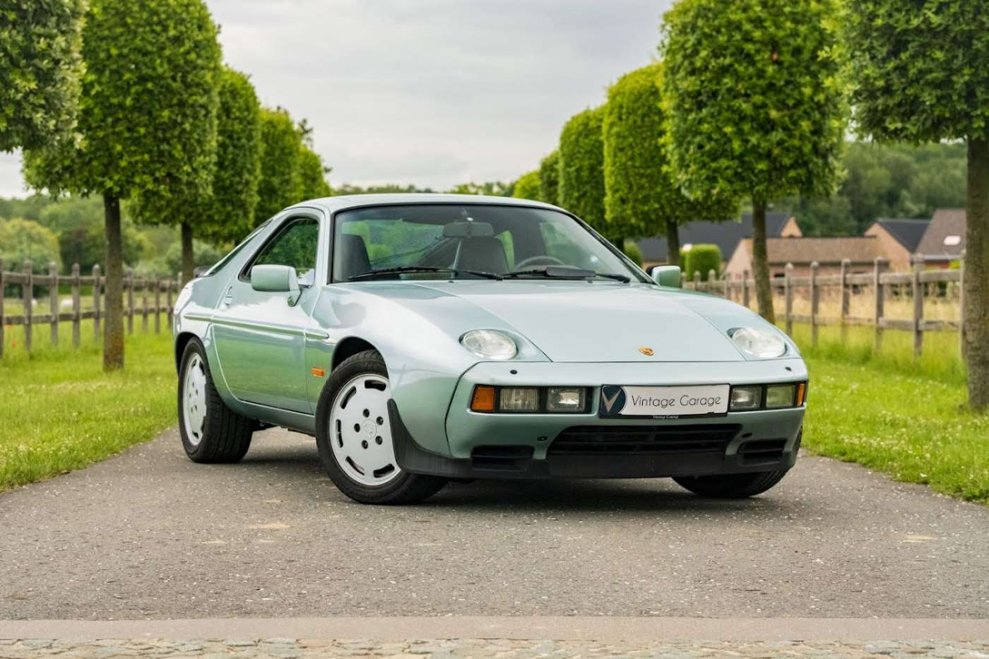 Porsche 928
