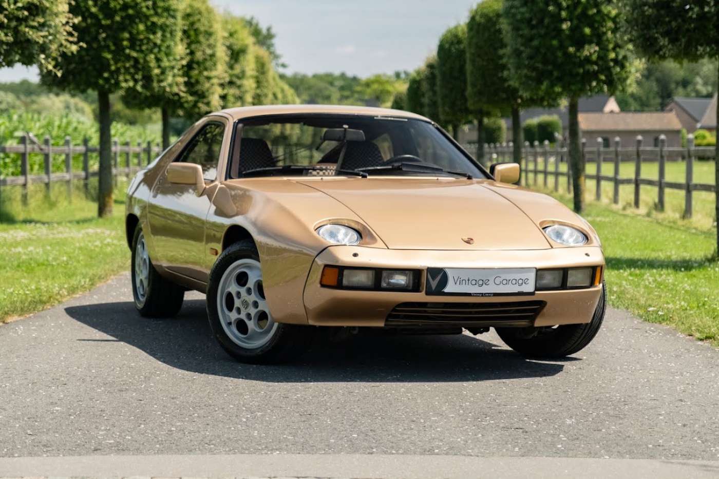 Porsche 928