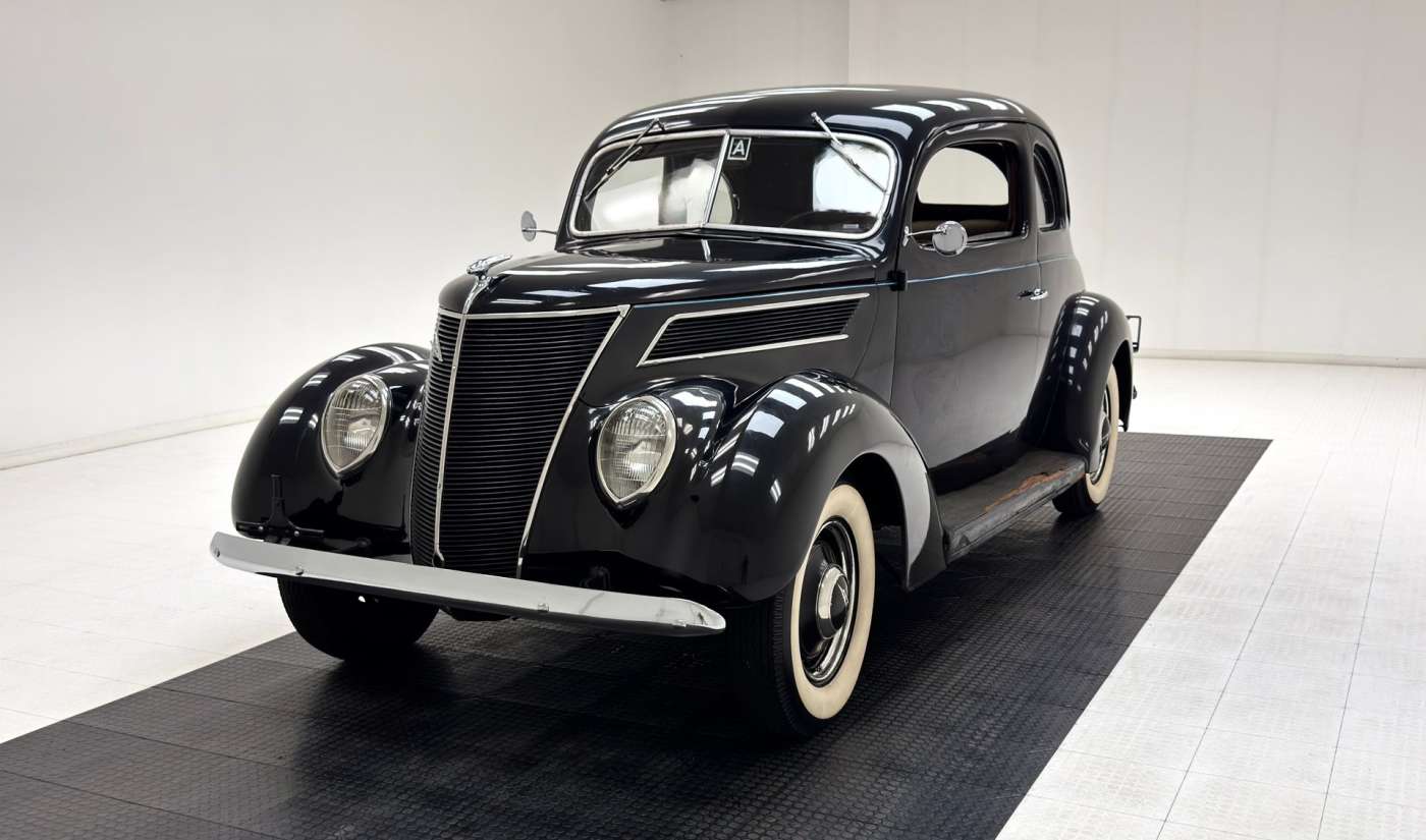 Ford Deluxe