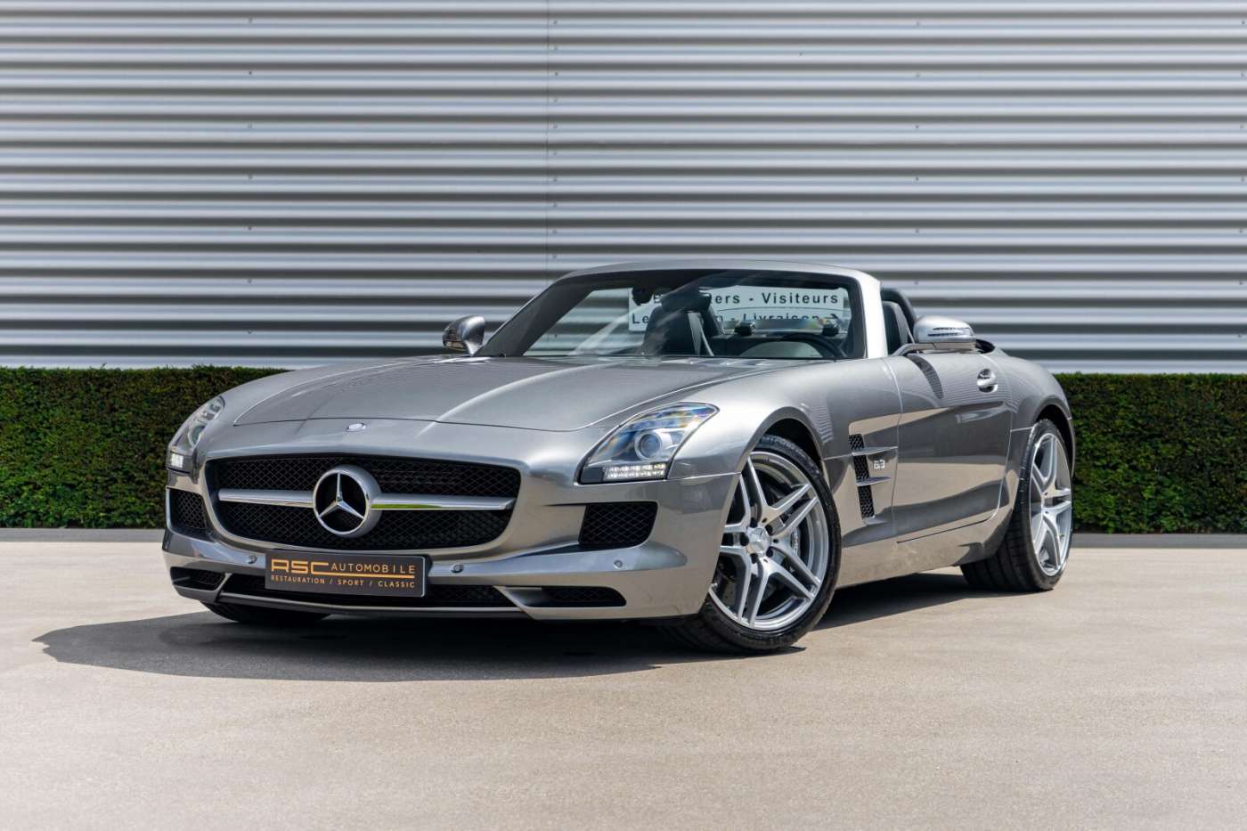 Mercedes-Benz SLS