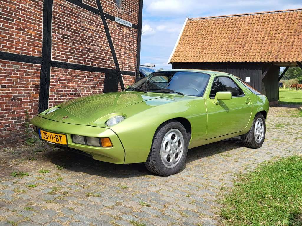 Porsche 928