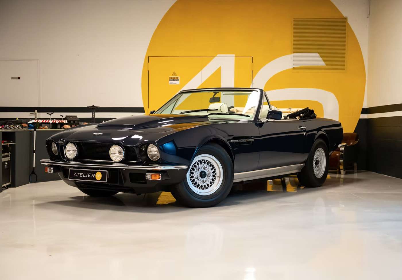 Aston Martin V8