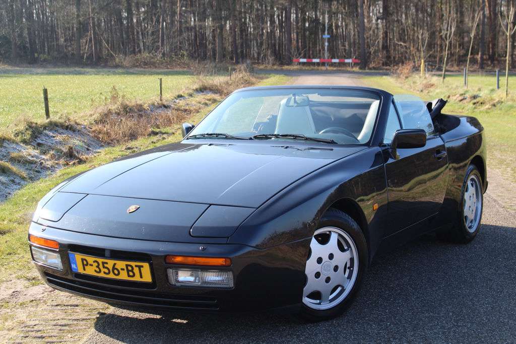 Porsche 944