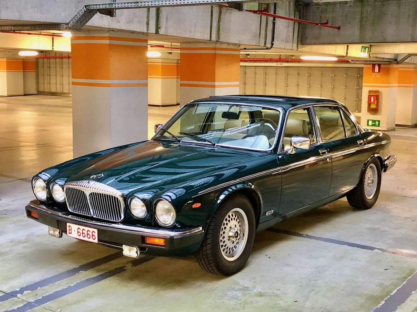 Daimler Double Six