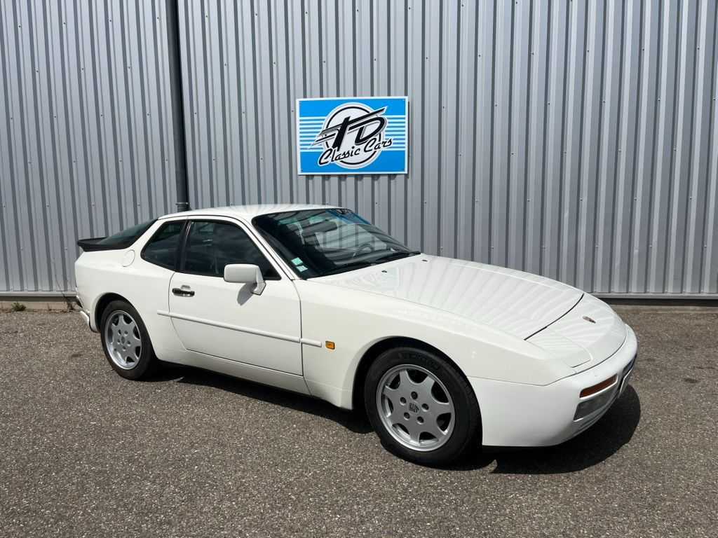 Porsche 944