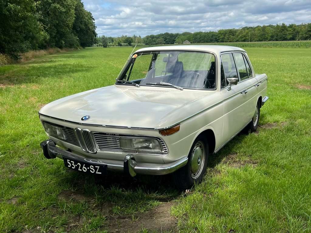 BMW 2000