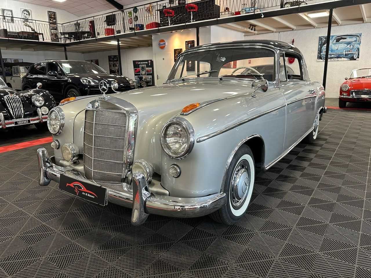 Mercedes-Benz 220