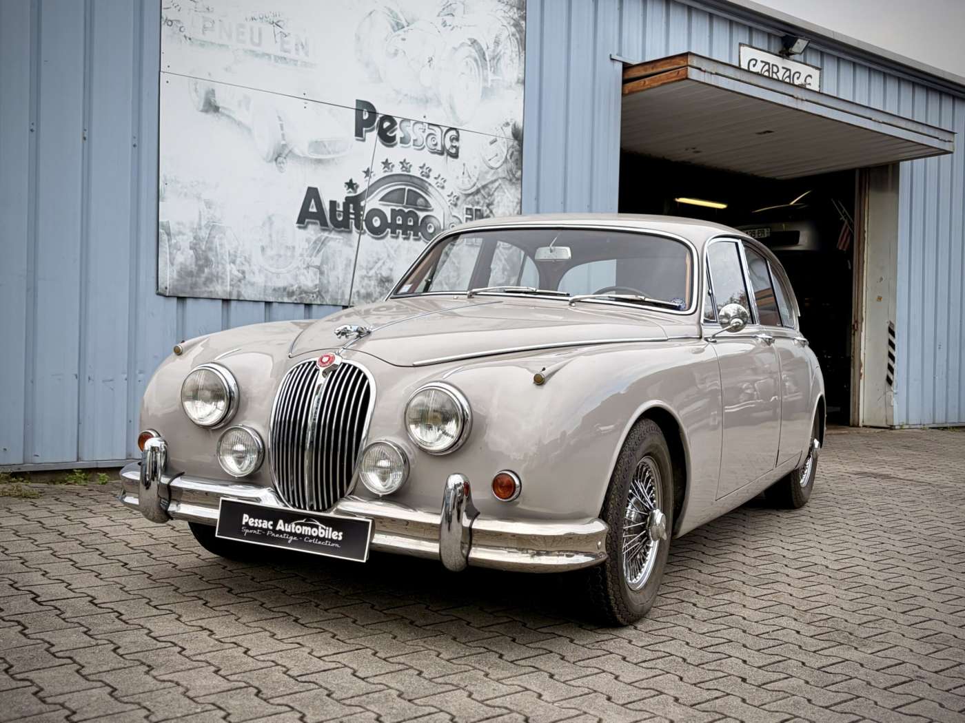 Jaguar MK 2