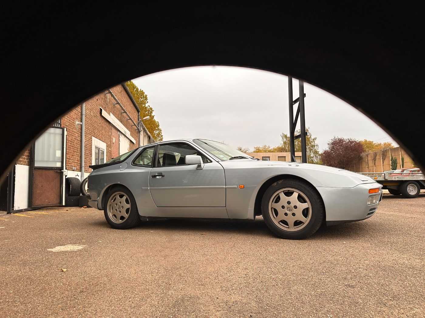 Porsche 944