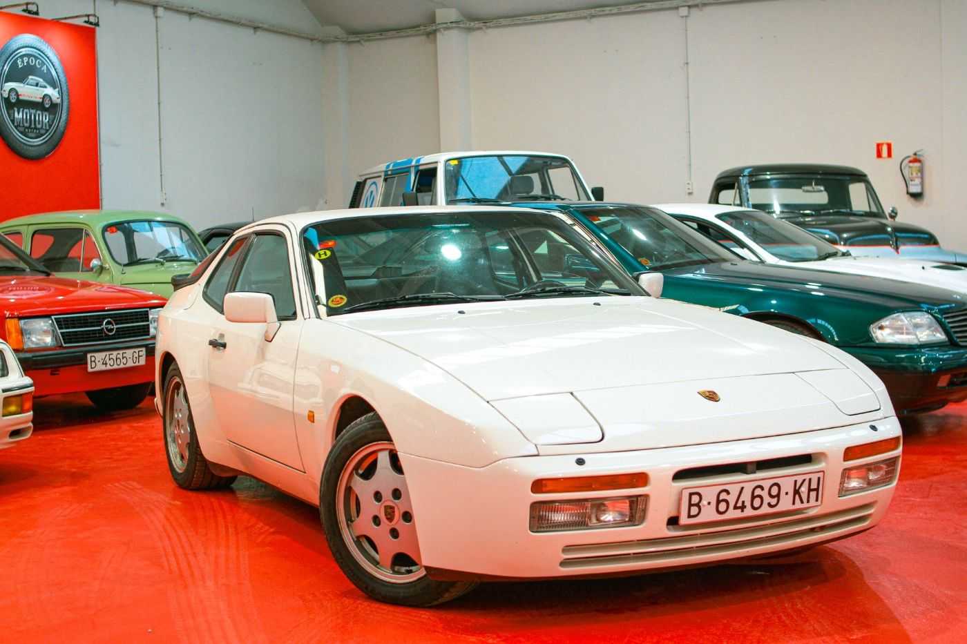 Porsche 944