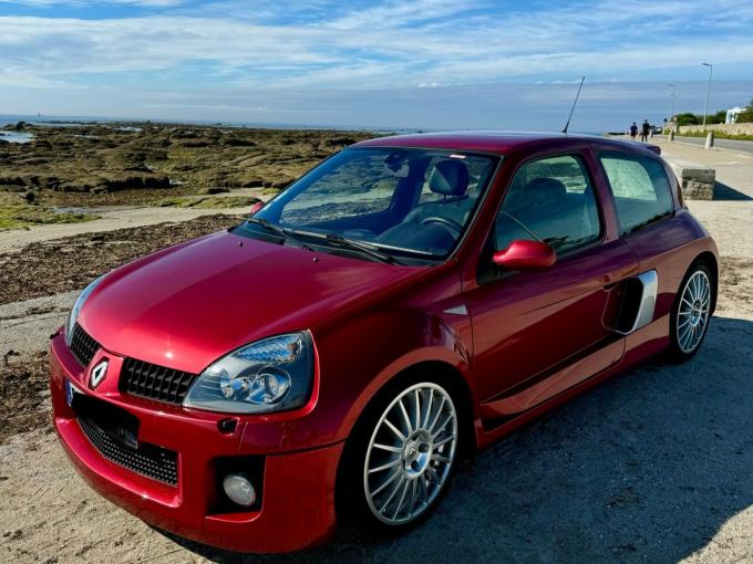 Renault Clio V6 phase II de 2004