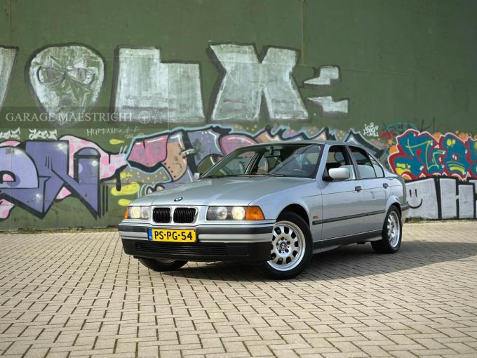 BMW Série 3 318iS | 1 prop | 55k km | 1 peint | **COMME NEUF** de 1996