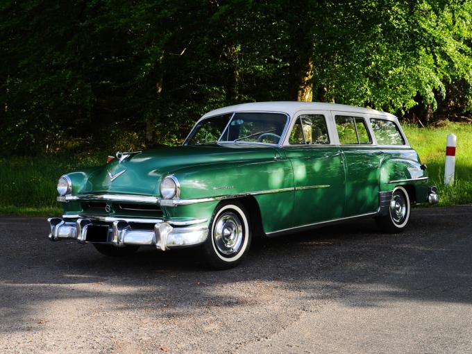 Chrysler Town et Country Saratoga V8 de 1952