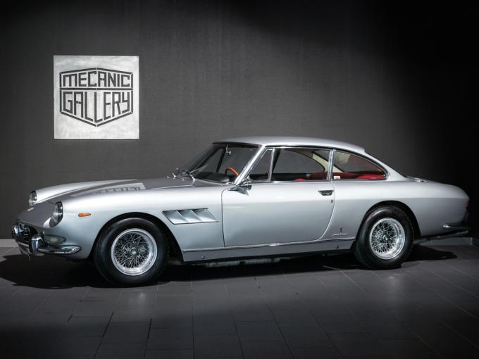 Ferrari 330 GT 2+2 (Série 2) de 1965