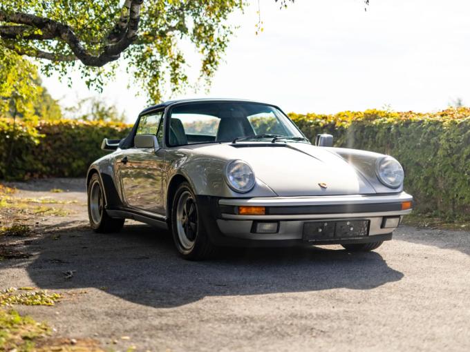 Porsche 911 Carrera 3.2 Cabriolet Turbo Look (M491) de 1988