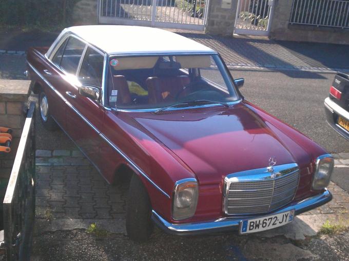 Mercedes-Benz 200 / 8  W115 de 1974