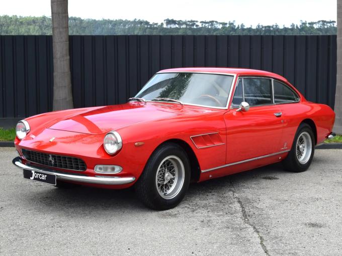 Ferrari 330 GT V12 2+2 de 1965