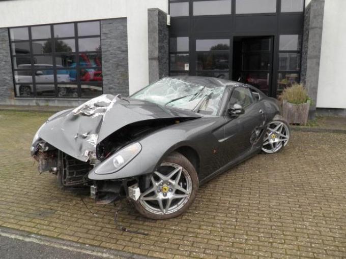 Ferrari 599 GTB accidenté de 2008