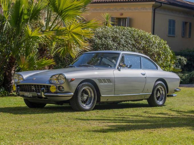 Ferrari 330 GT 2+2 de 1964