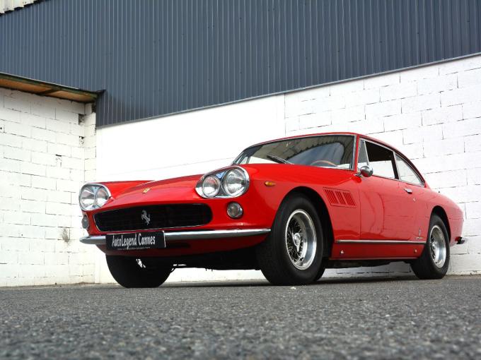 Ferrari 330 GT 2+2 de 1964