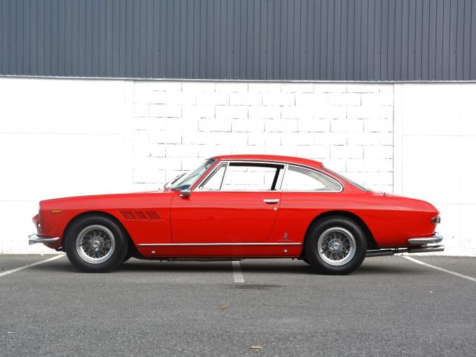 Ferrari 330 GT 2+2 de 1964