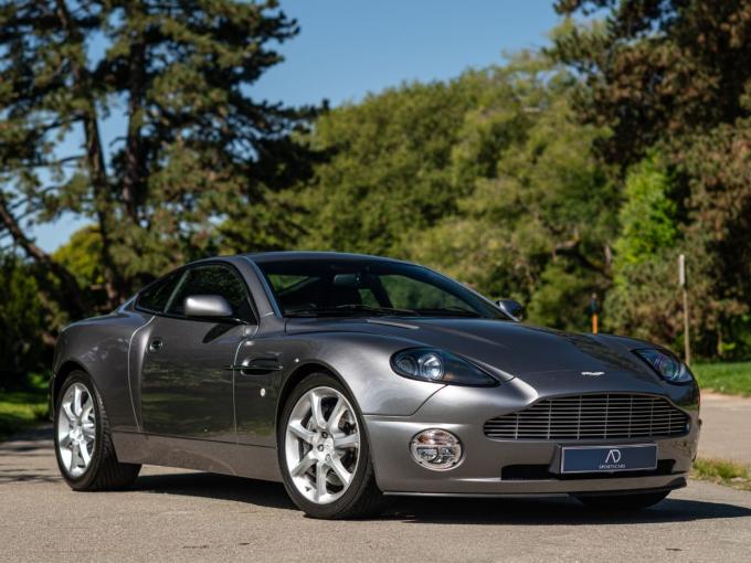Aston Martin Vanquish V12 de 2005