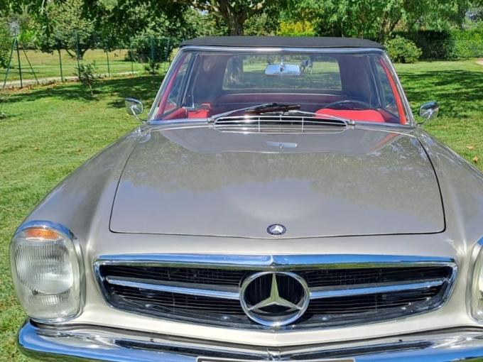 Mercedes-Benz SL 230 SL Pagode W113 de 1965