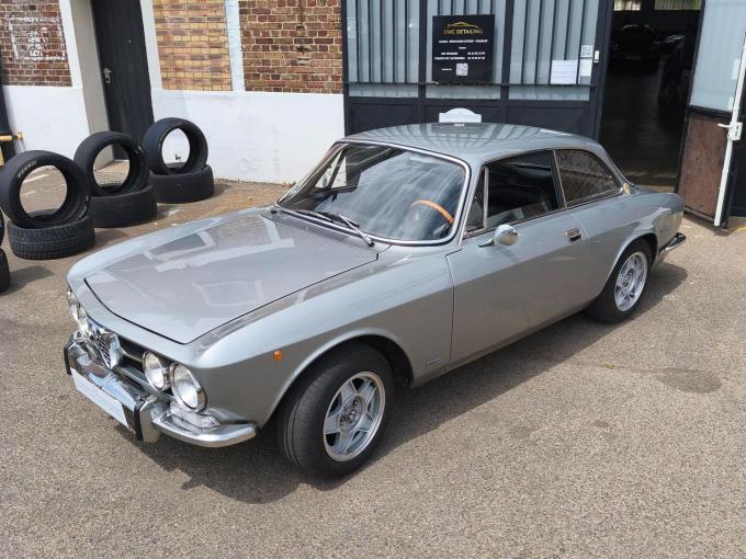 Alfa Roméo Giulia GT coupé Bertone 1750 de 1970