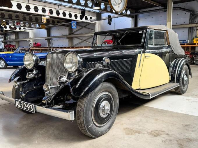 Brough Superior avec 6 cyl. Hudson bloc-moteur de 1937